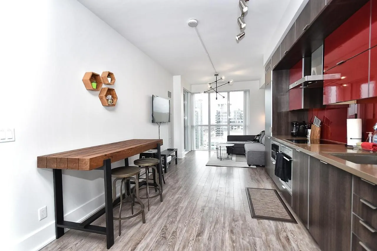Applewood Suites - Front Street West Toronto