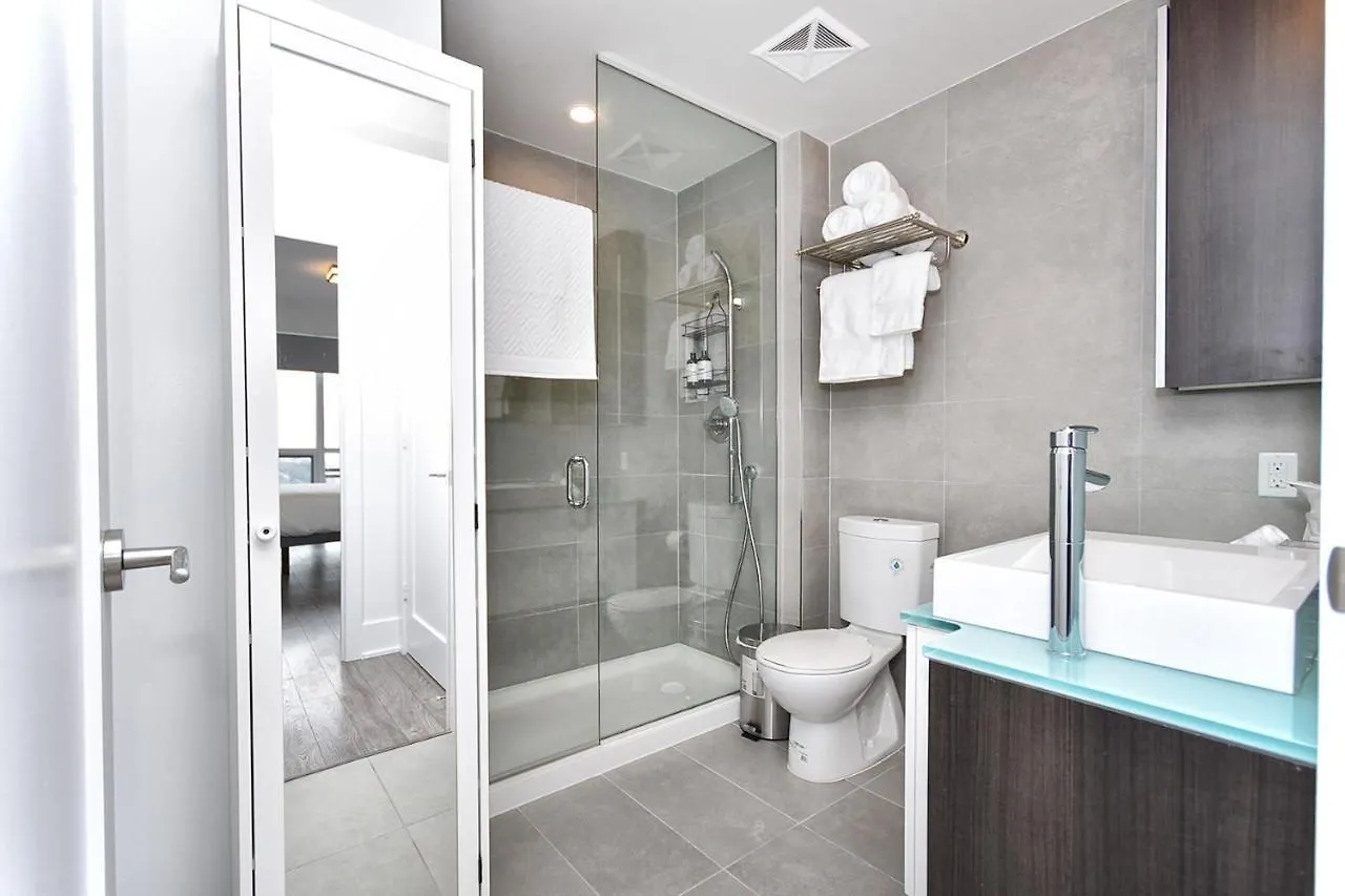 *** Hotel Applewood Suites - Front Street West Toronto Canada