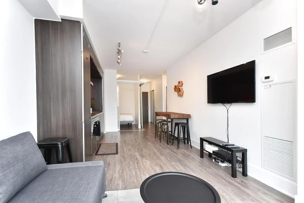 Applewood Suites - Front Street West Toronto Hotel