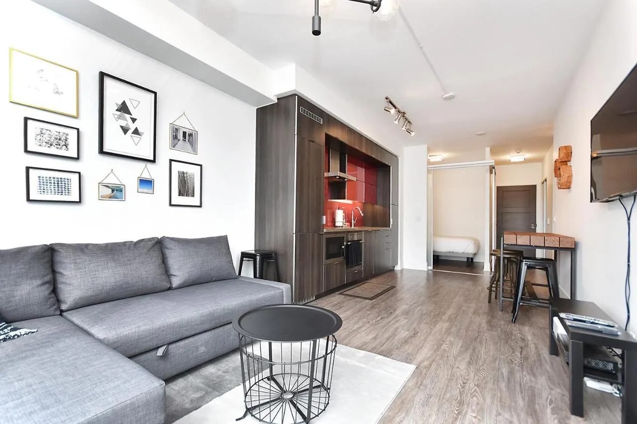 *** Hotel Applewood Suites - Front Street West Toronto Canada