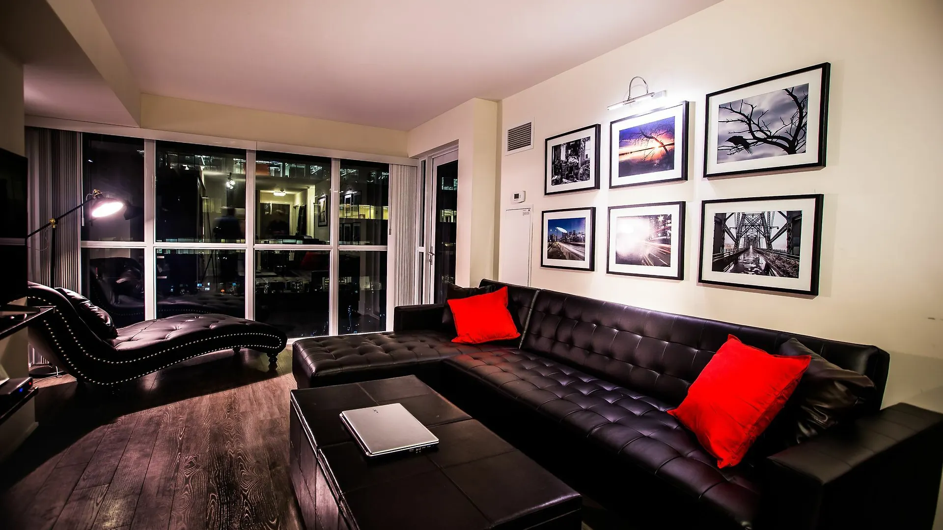 Applewood Suites - Front Street West Toronto Hotel