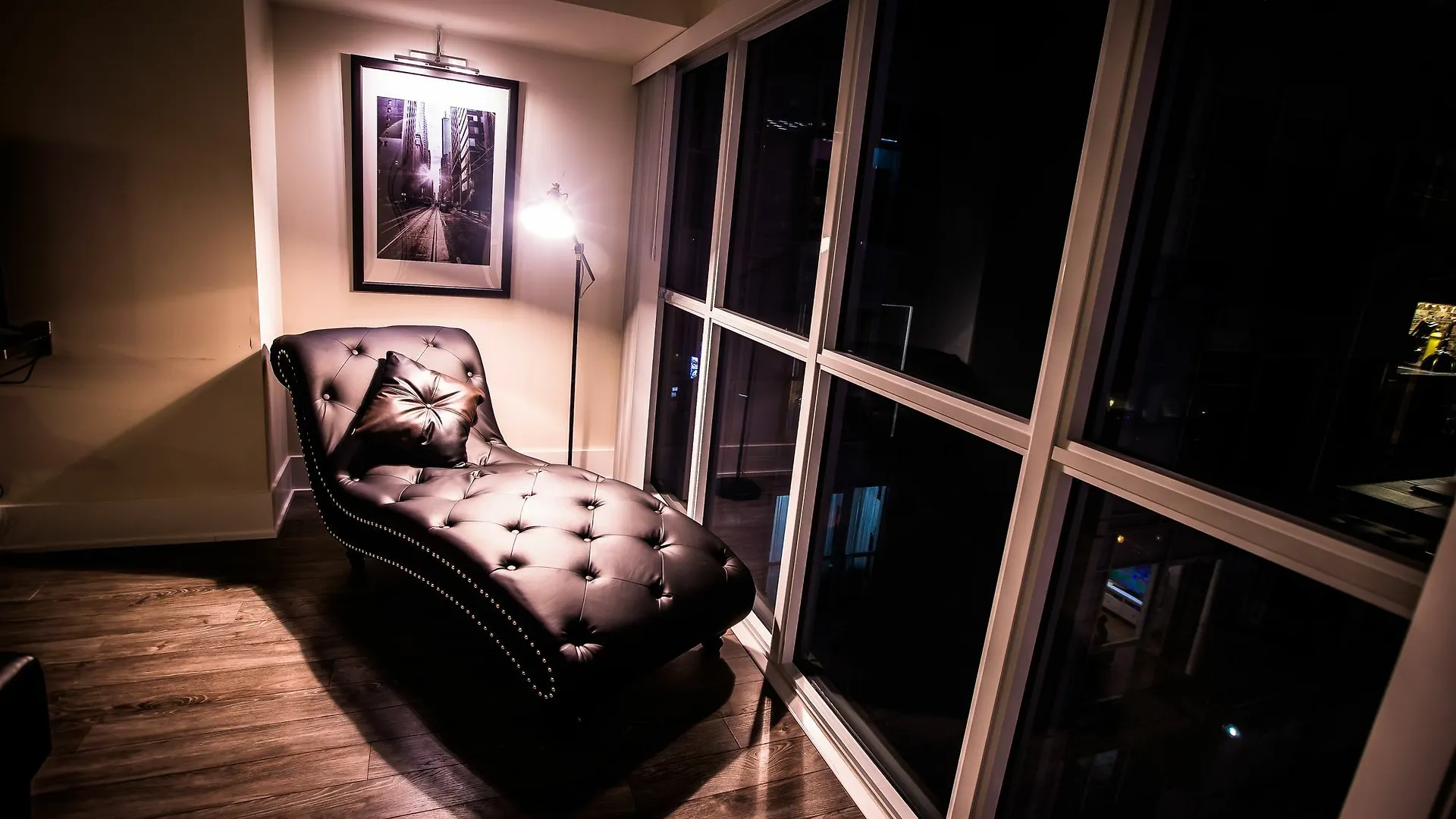 Applewood Suites - Front Street West Toronto